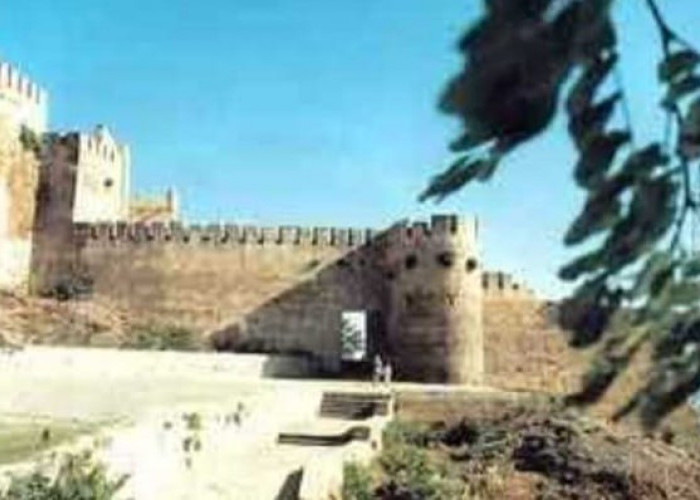 Gates of Alexander, Tempat lain yang Disebut Tempat Tinggal Yajuj dan Majuj