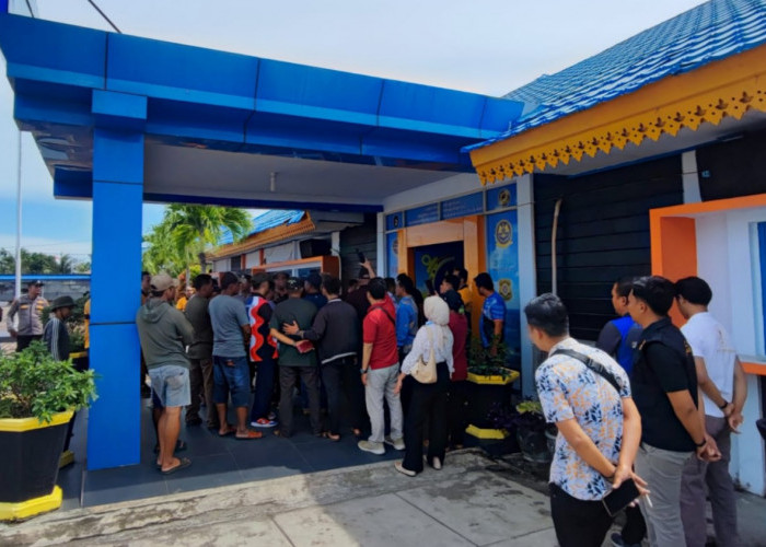 Gara-gara Ini Puluhan Warga Enggano & Sopir Logistik Demo Di Pelabuhan Pulau Baai