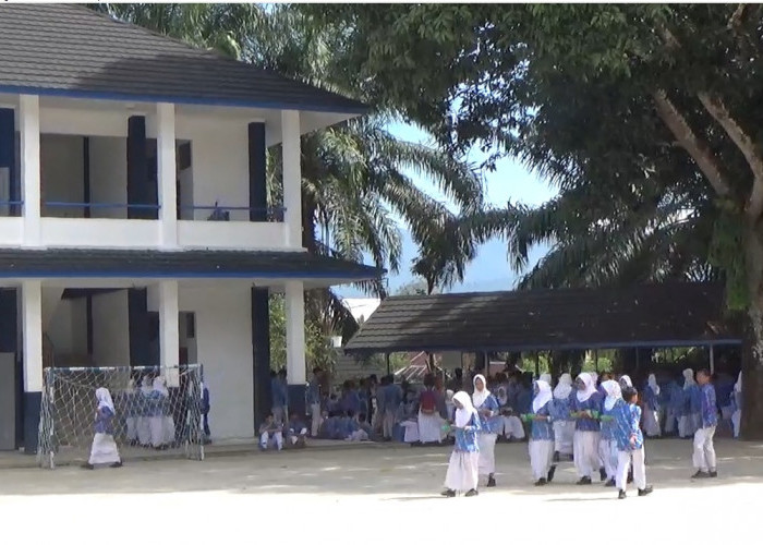 Dispendik Bengkulu Utara Anggarkan Rp 2,5 Miliar untuk Seragam Sekolah Gratis