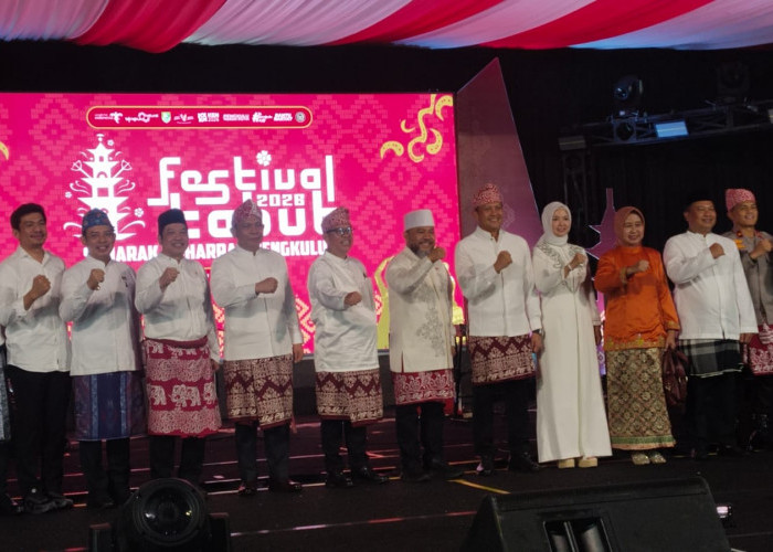 Malam Puncak Tabut, Pemerintah Pusat Apresiasi Bengkulu Terus Pertahankan Budaya