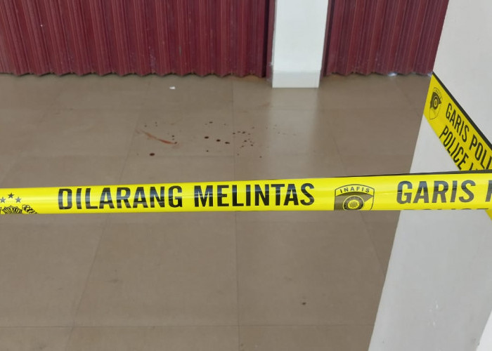 Ada Bercak Darah, di Depan Toko Ini Dipasangi Police Line 