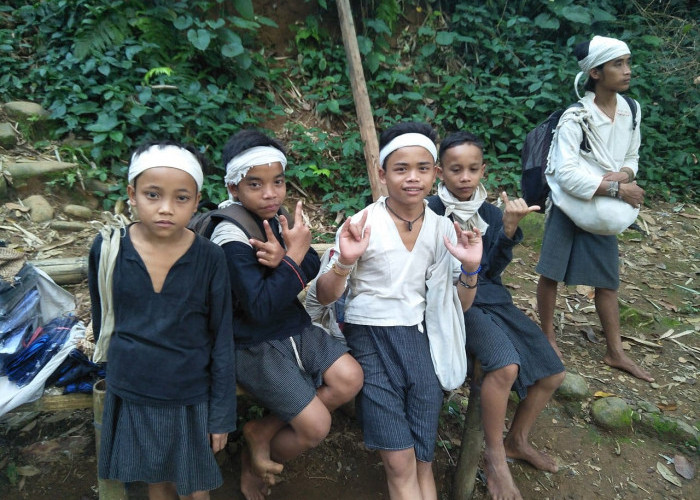 Menolak Kemajuan Zaman, 13 Suku di Indonesia Masih Tinggal di Hutan, Ada yang Tinggal di Atas Pohon