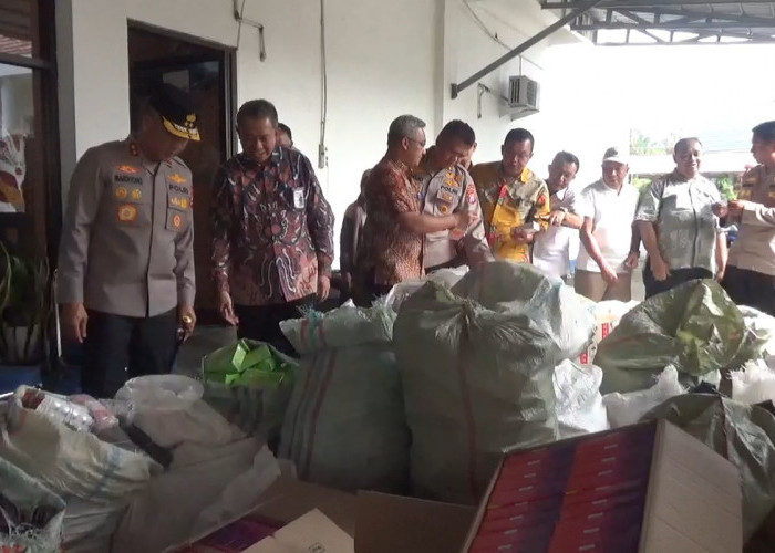 Ilegal, 583.166 PCS Obat dan Kosmetik Senilai Rp 831 Juta Dimusnahkan