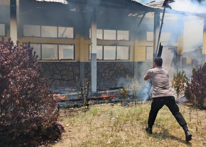 SMKN 3 Lebong Terbakar, 2 Ruang Kelas Habis Dilalap Jago Merah