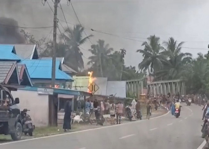 Rumah Guru Terbakar Rabu Sore, Ada yang Pingsan