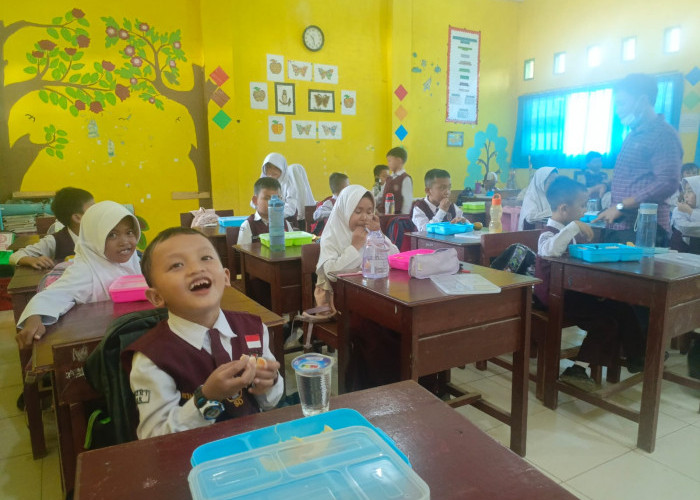 Launcing Program MBG di Kabupaten Kaur Provinsi Bengkulu, 469 Anak TK dan SD Semringah Menikmati Menu Ini