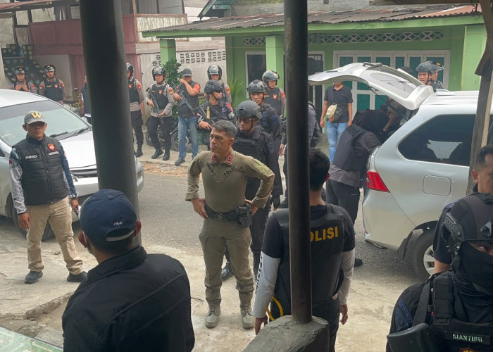 Kapolda Bengkulu Irjen Pol Yudhi Pimpin Personel Dobrak Sarang Narkoba di Rejang Lebong 
