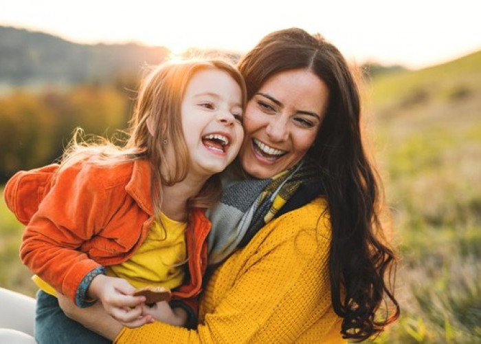 Dear Ayah Bunda, Ini 8 Cara Mendidik Anak Perempuan dengan Benar, Tumbuh Cerdas dan Mandiri