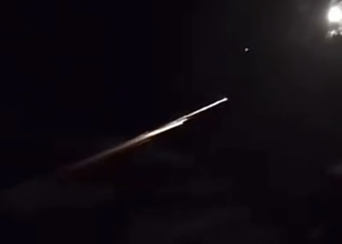 Heboh Cahaya Misterius di Langit Sabtu Malam, BMKG Pastikan Bukan Fenomena Meteorologi, lalu Apa?