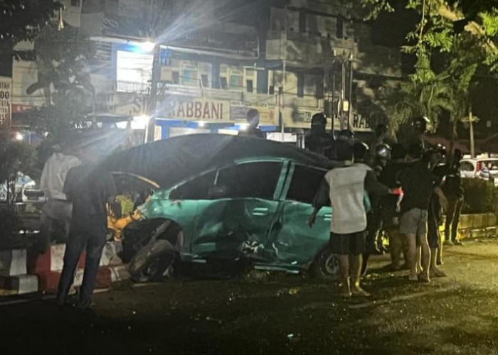 Kejadian di Tanah Patah, Honda Jazz Rusak Berat, di Dalamnya Ada 4 Orang