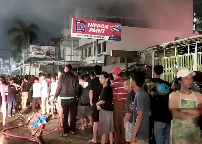 Toko Manisan dan Rumah Makan di Panorama Terbakar, 4 Orang Dikabarkan Terjebak