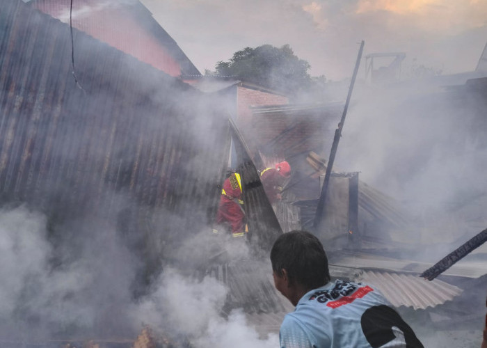 Dapur Rumah Warga Jalan Panti Kota Bengkulu Ludes Terbakar