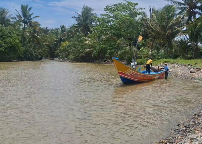 Bahaya, Puluhan Nelayan Bunga Mas Bengkulu Selatan Menggunakan Perahu Tidak Standar 
