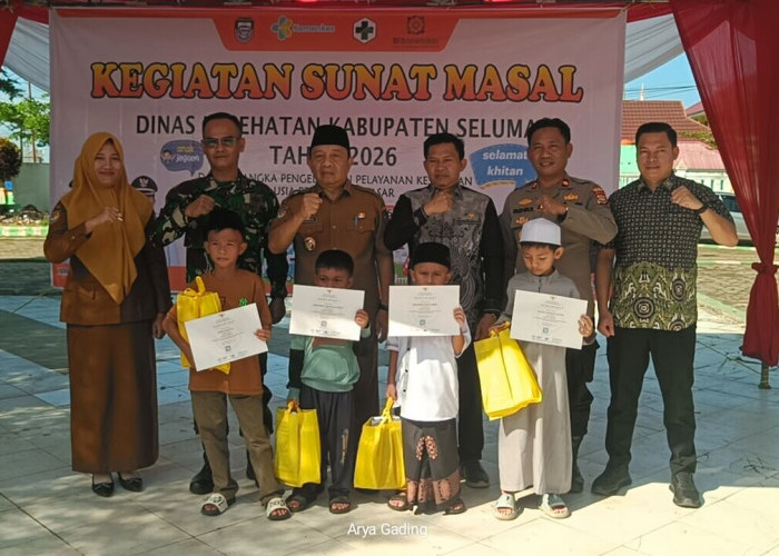  Dinkes Seluma Adakan Sunatan Massal di Momen Libur Sekolah