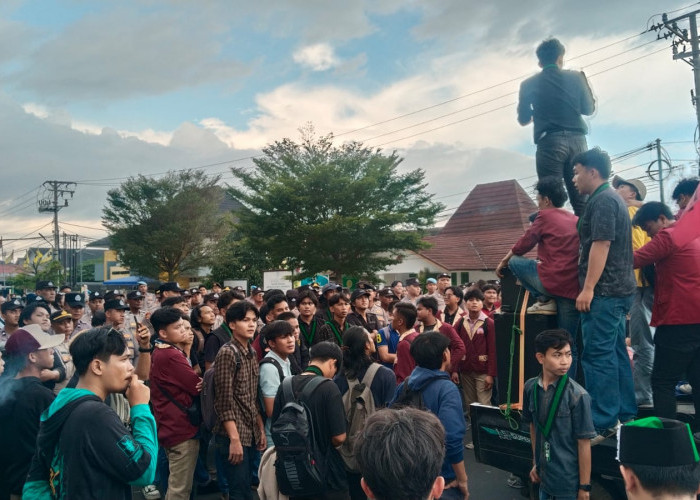 Aliansi Mahasiswa Bengkulu Protes Soal MBG, Gelar Aksi Depan DPRD Provinsi Bengkulu