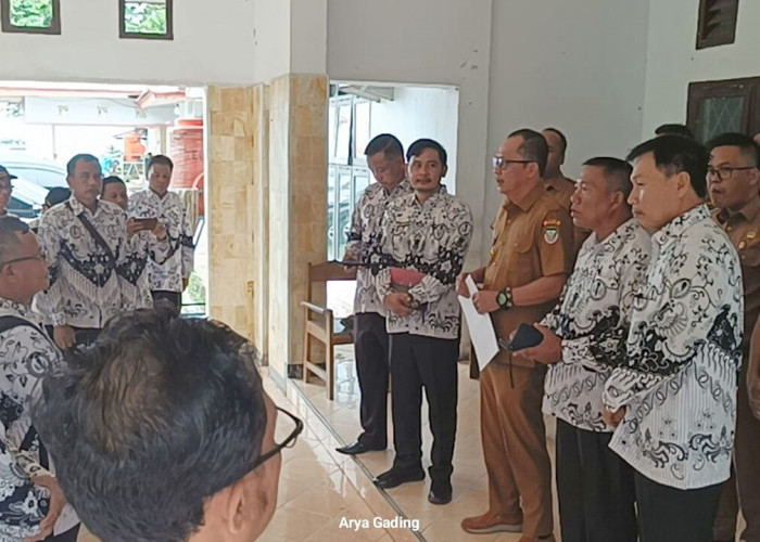 Tagih Gaji 13 dan Tunjangan Sertifikasi, PGRI Seluma Datangi Kantor Dinas Dikbud