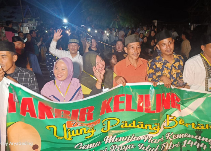 Drumband Meriahkan Pawai Malam Takbir Warga Desa Ujung Padang Seluma