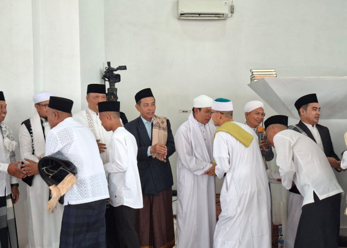 Walikota Bengkulu dan Forkompinda Kota Shalat Idul Fitri di Masjid Merah Putih