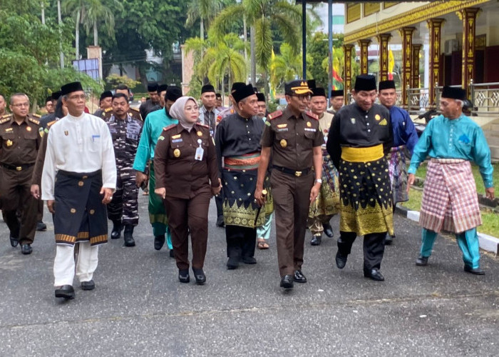 Kajati Riau Resmikan dan Tanda Tangan Prasasti Bilik Damai Lembaga Adat Melayu (LAMR)  
