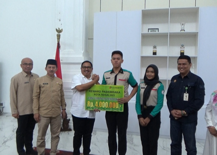 30 Paskibraka Kota Bengkulu Terima Reward Biaya Pendidikan dari Pj Walikota Bengkulu