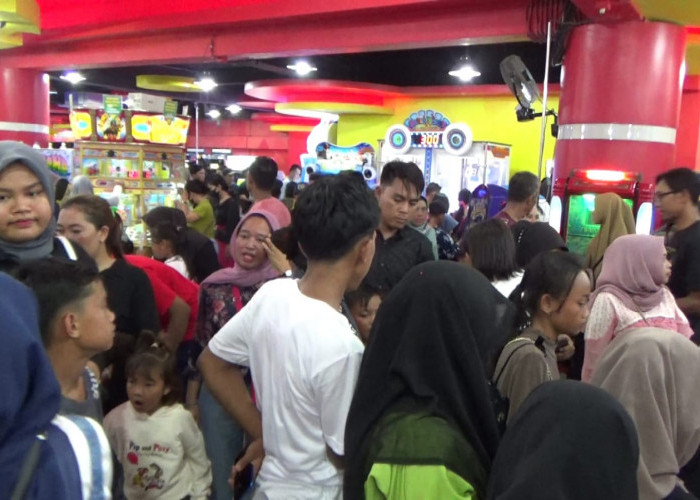 Funcity Bencoolen Mall Penuh Sesak oleh Pengunjung