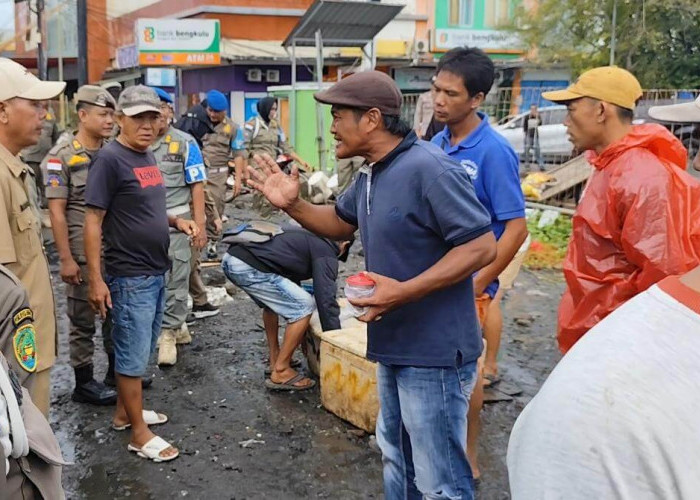 Satpol PP Kota Bengkulu Gelar Penertiban PKL di Jalan KZ Abidin II