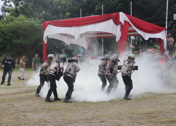 Polres Mukomuko Gelar Latihan SISPAMKOTA Persiapan Pilkades Serentak