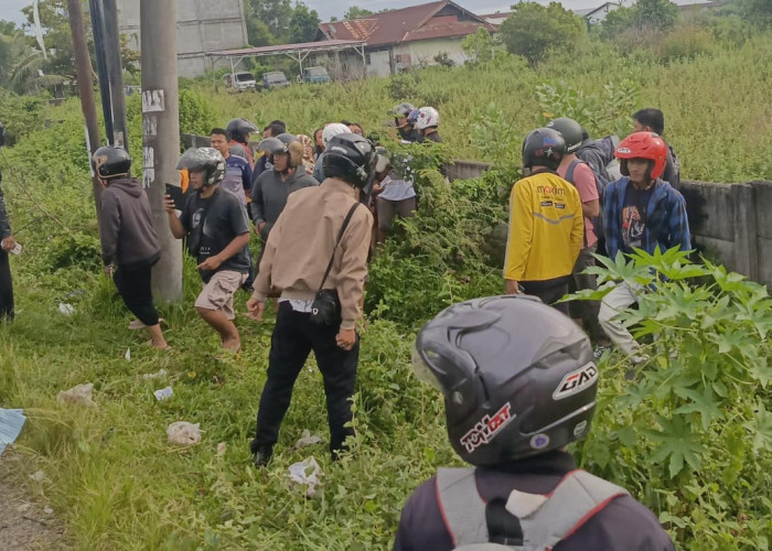 Geger, Sesosok Mayat Laki-laki Ditemukan Bersimbah Darah Pinggir Jalan Raya