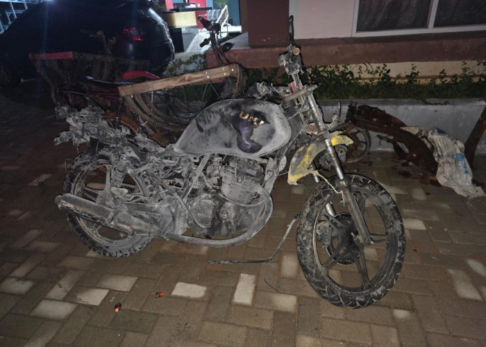 Sepeda Motor Suzuki Thunder Terbakar Saat Isi BBM di SPBU
