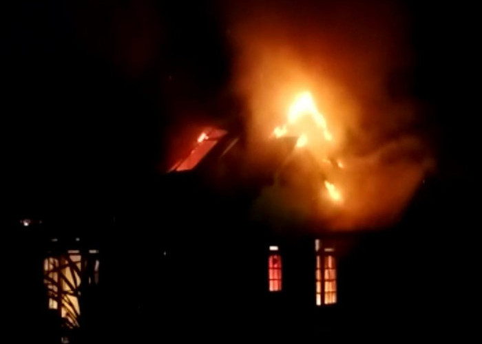 Rumah Warga Desa Harapan Terbakar, Upaya Pemadaman Api Masih Berlangsung