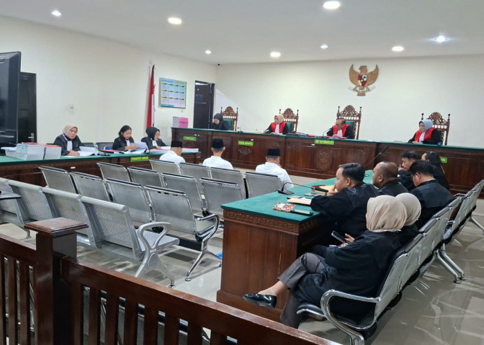 Mantan Direktur Perumda Tirta Hidayah dan Dua Bawahan Dituntut Berat