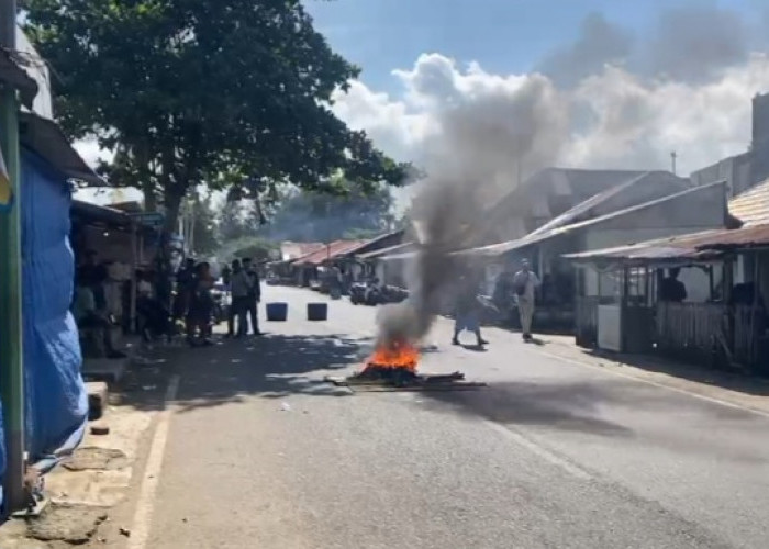 Nelayan Bengkulu Blokir Akses Jalan Kelurahan Malebero, Ada Apa?