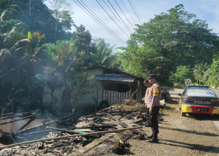 Warung Bakso Milik Murman Ludes Terbakar 