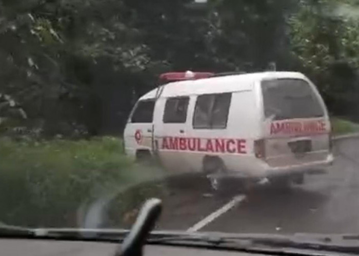Tiga Kendaraan Terlibat Kecelakaan di Liku Sembilan, Diantaranya Ambulance