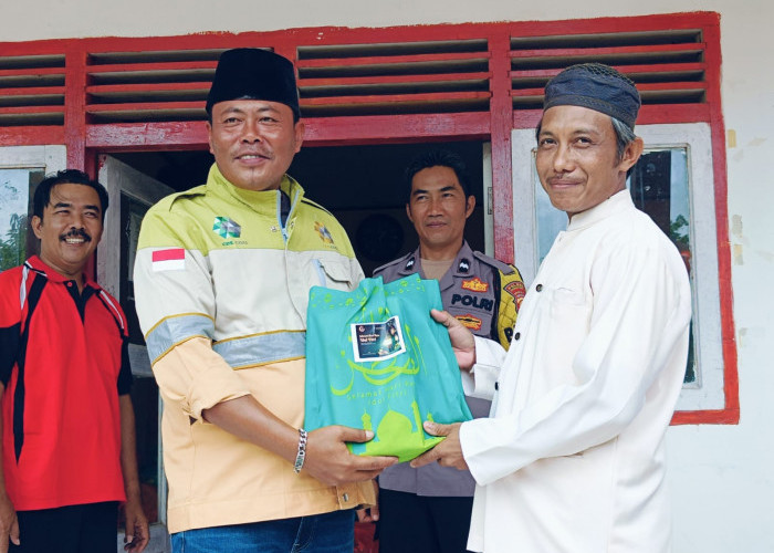 Wujud Dedikasi Perusahaan, PT CES dan PT CDE di Bengkulu Utara Salurkan Bantuan ke Warga Desa Penyangga