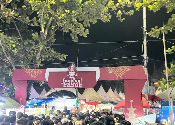 Berkah Festival Tabut 2025, Pedagang Asal Lampung Kebanjiran Pembeli, Omzet Mencapai Rp 40 Juta