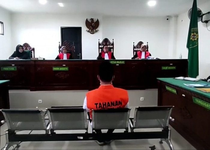 Hakim Bebaskan Sementara Terdakwa Kasus Dugaan Korupsi Dana KUR