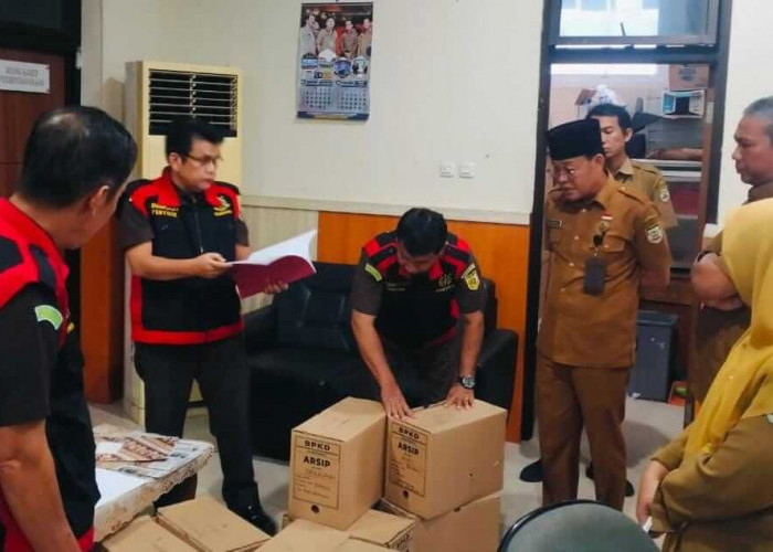 Tim Penyidik Kejati Geledah BPKAD Pemprov Bengkulu 
