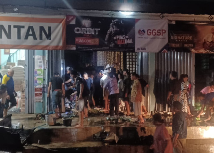 Diduga Korsleting Listrik, Toko Grosir Intan di Kepahiang Terbakar