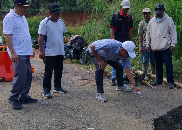 Sekda Seluma Tandai Titik Nol Pembangunan Jalan Bunga Mas – Pasar Sembayat