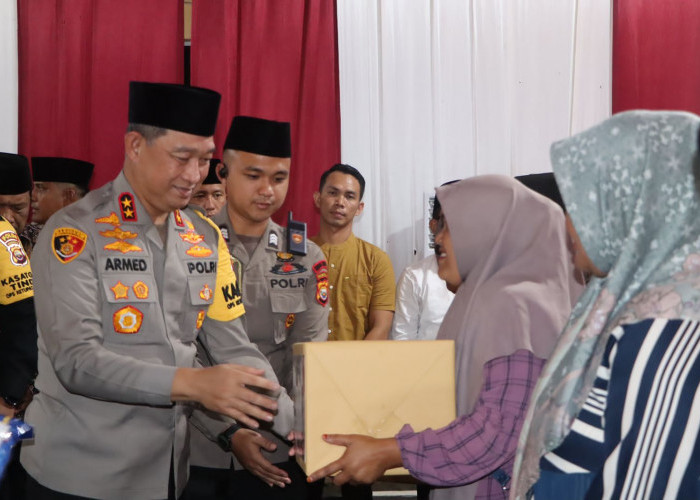 Ramadhan Berbagi, Kapolda Bengkulu Serahkan Langsung Bantuan Kepada Masyarakat di Kabupaten Bengkulu Utara 