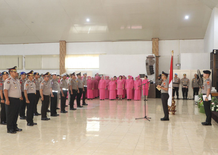 Kapolda Bengkulu Pimpin Kops Raport Kenaikan Pangkat 510 Personel Polri dan 46 PNS Polri 
