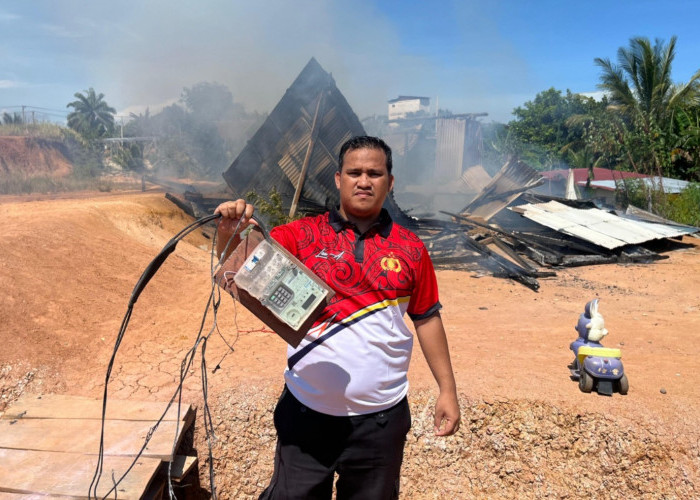 Diduga Korsleting Listrik, Rumah Semi Permanen di Mukomuko Habis Dilalap Si Jago Merah
