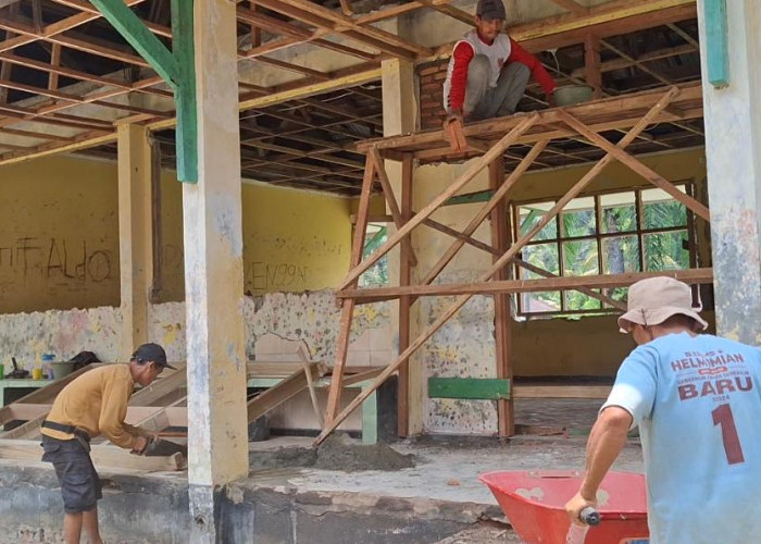 Revitalisasi Kelas Belajar SMPN 11 Bengkulu Selatan Jamin Rasa Aman bagi Pelajar dari 10 Desa
