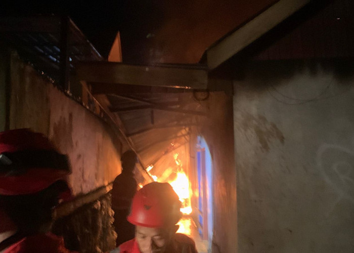 Timbun BBM Subsidi, Rumah Bedengan di Pagar Dewa Kota Bengkulu Habis Terbakar