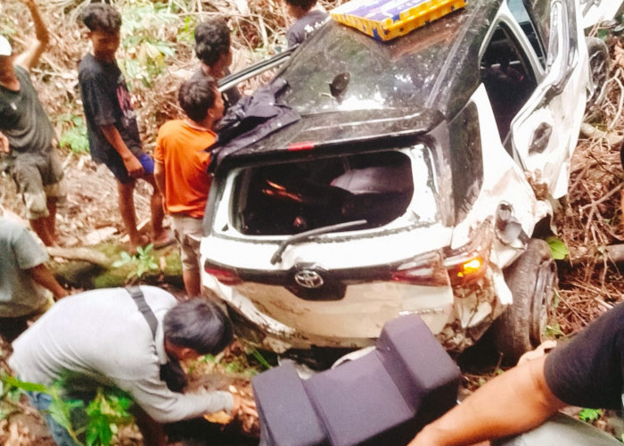Pemudik Kecelakaan di Jalinbar, Satu Keluarga Terjun ke Jurang Tebing Batu, Bocah 10 Bulan Meninggal Dunia