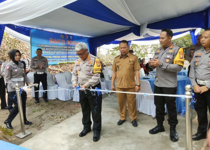 HUT Lantas ke-69, Polda Bengkulu Resmikan Perbaikan Sanitasi Umum Hingga Bagikan Bantuan