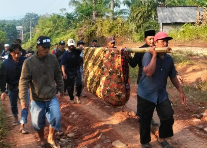 Bupati Kaur Terluka Lihat Video Warganya Tandu Jenazah Sejauh 10 Km