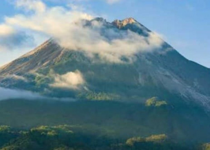 Mitos Gunung Merapi, Benarkah untuk Mengimbangi Gunung di Jawa Barat? Jika Malam Sering Terdengar Suara Aneh