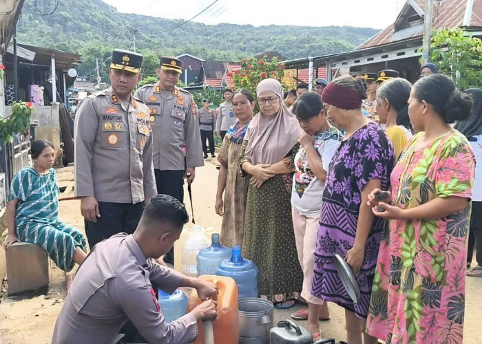 Kapolda Bengkulu Antar Mobil Water Treatmen untuk Atasi Krisis Air Bersih Pasca Banjir di Kabupaten Lebong